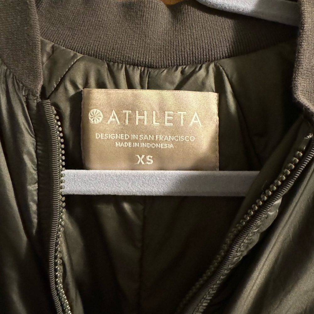 Athleta Womens Parka Summit Primaloft Insulated Lightweight Jacket Size XS - Picture 3 of 4